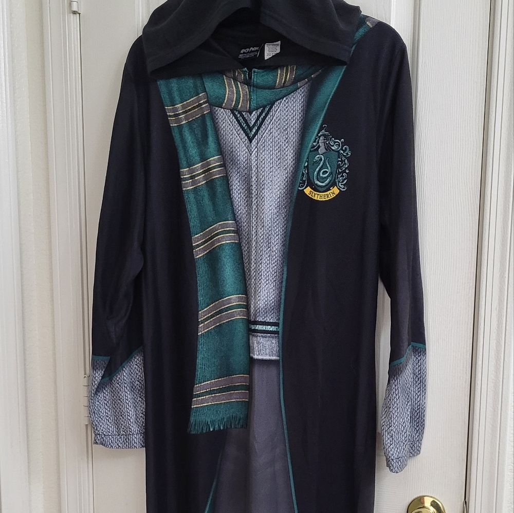 Harry Potter Slytherin hooded fleece pajama oneself size Large good condition